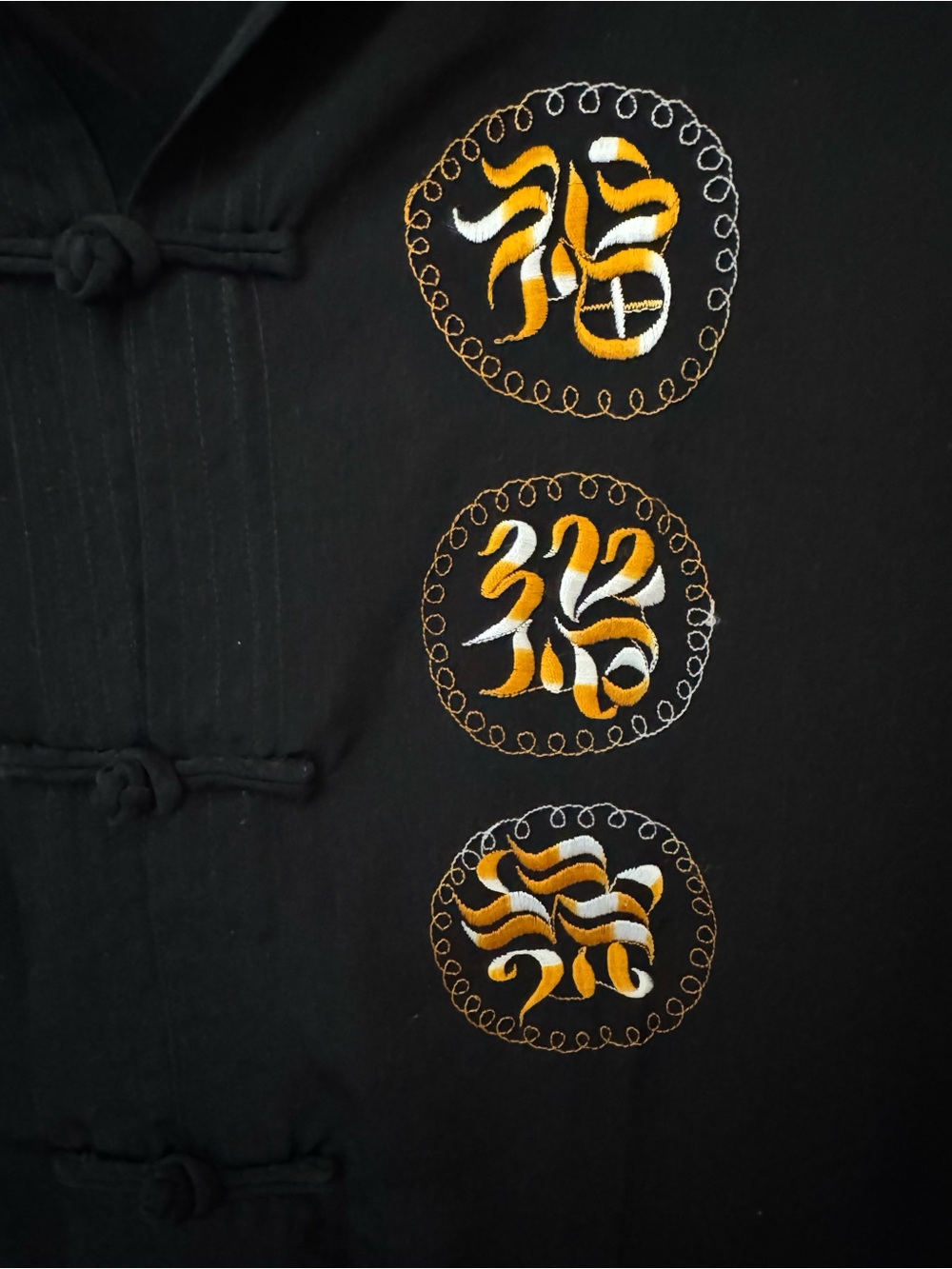 Vintage-Style Chinese Tang Suit
Jacket - Black with Gold Dragon Embroidery (M) - Picture 4 of 13